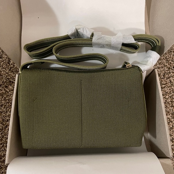 NEW IN BOX Rothys The Casual Crossbody Evergreen - Picture 1 of 6